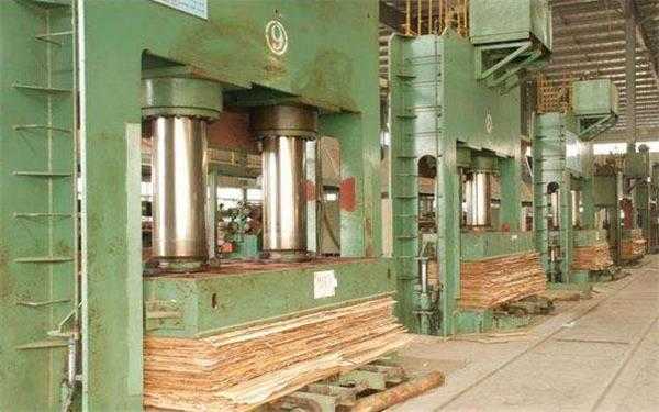 冷压机.jpg 冷压机.jpg