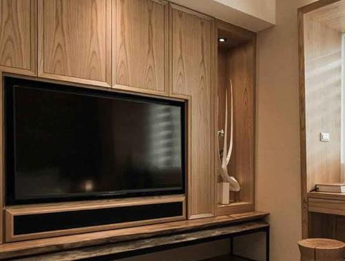 木饰面手工刷油漆.jpg 木饰面手工刷油漆.jpg