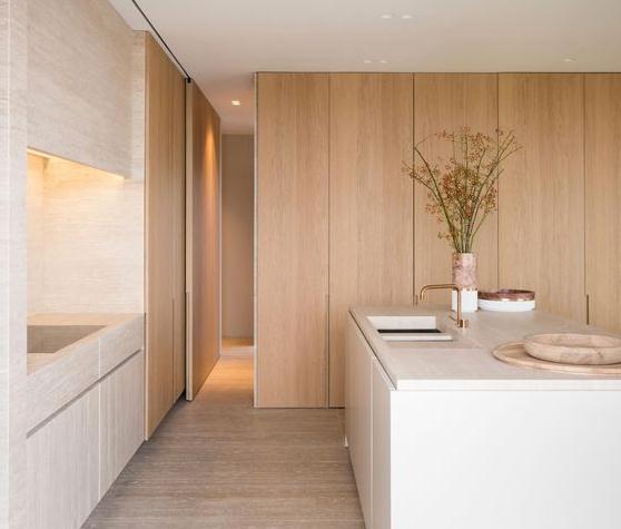 木饰面的厨房装饰效果.jpg 木饰面的厨房装饰效果.jpg